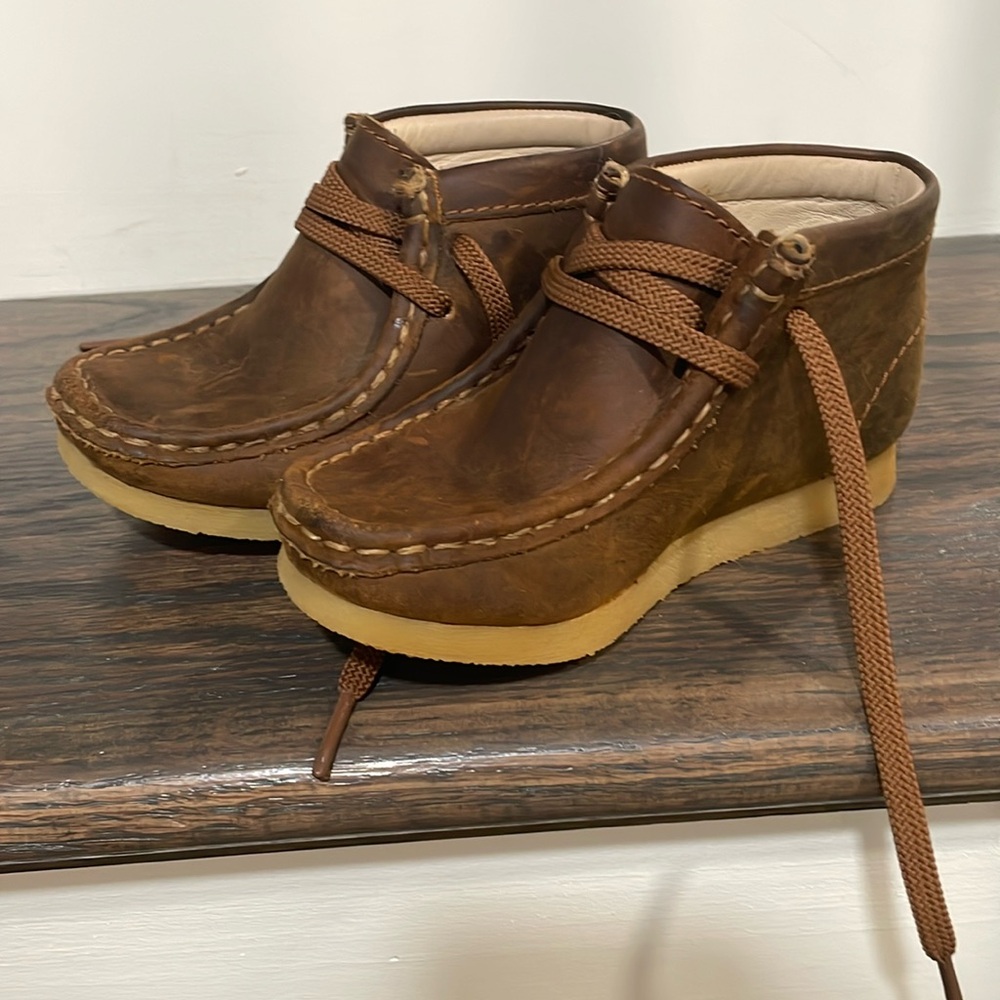 Clarks Wallabee size 8 toddler boy